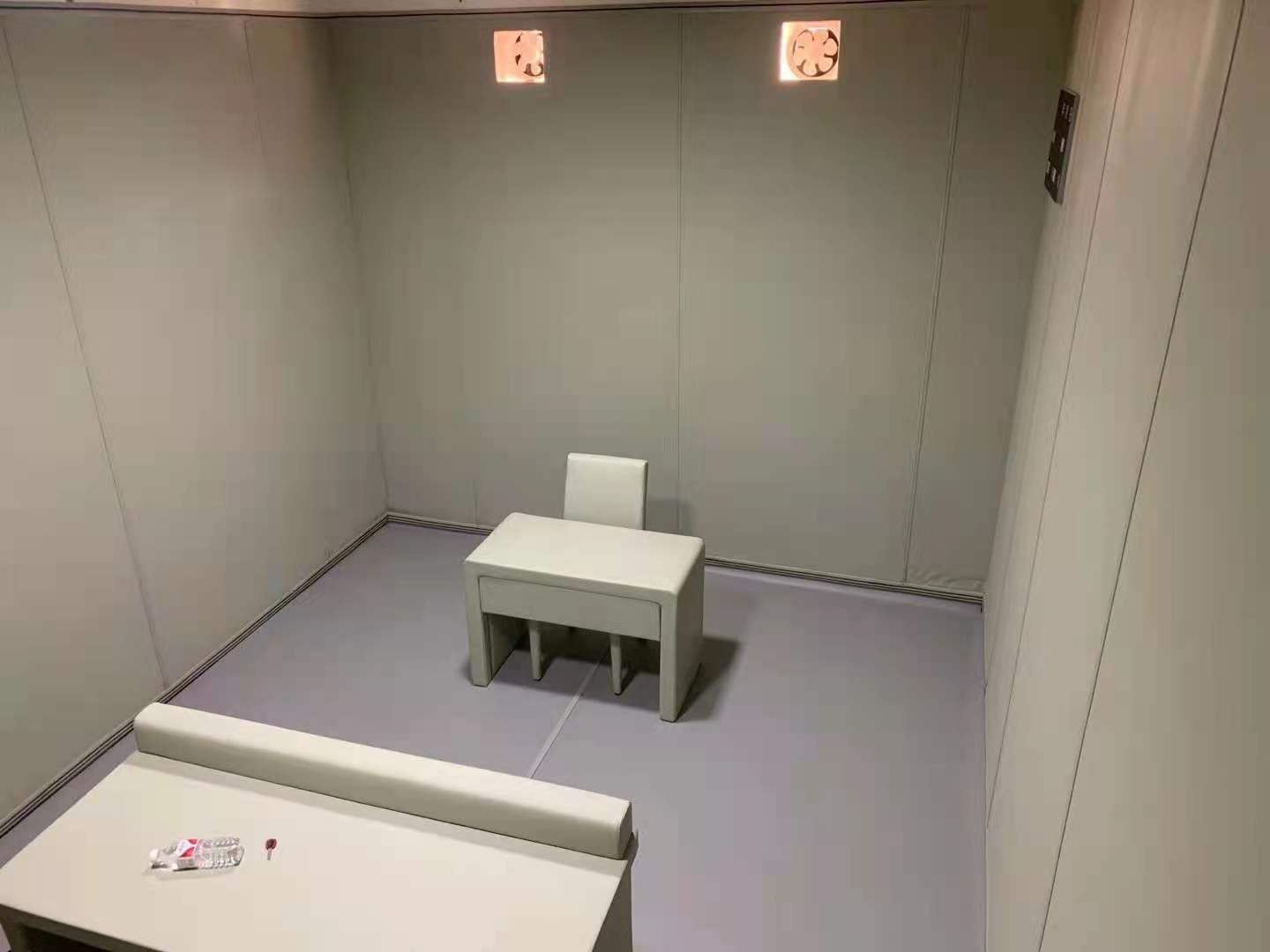 吉林市派出所询问室防撞软包安装效果图.jpg